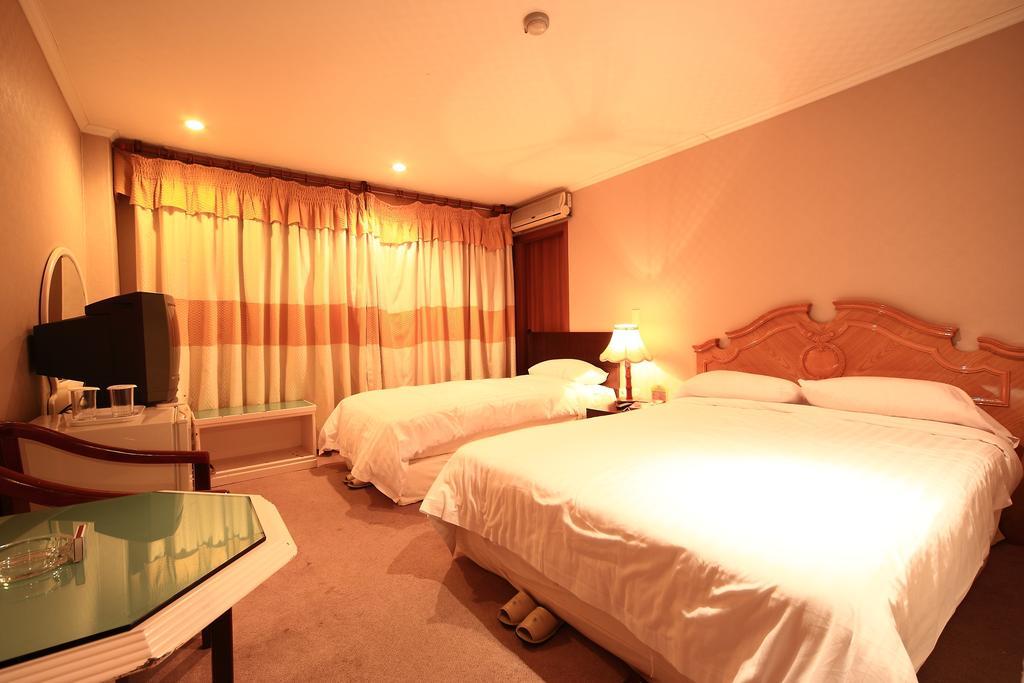 Lake Hills Hotel Songnisan Boeun Bilik gambar
