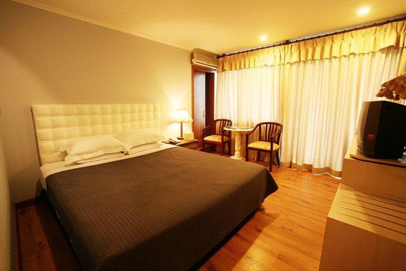 Lake Hills Hotel Songnisan Boeun Bilik gambar