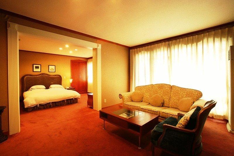 Lake Hills Hotel Songnisan Boeun Bilik gambar