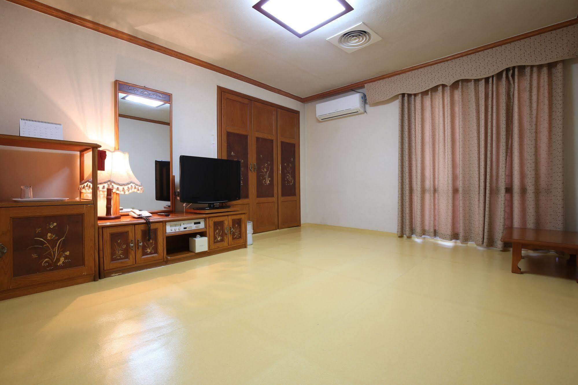 Lake Hills Hotel Songnisan Boeun Luaran gambar
